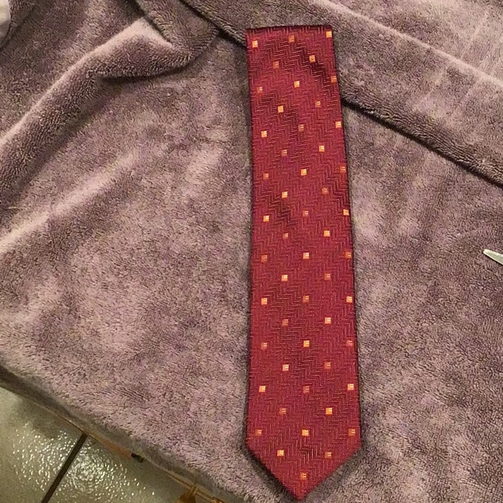 Hugo Boss Red golden tones dots used conditions Silk